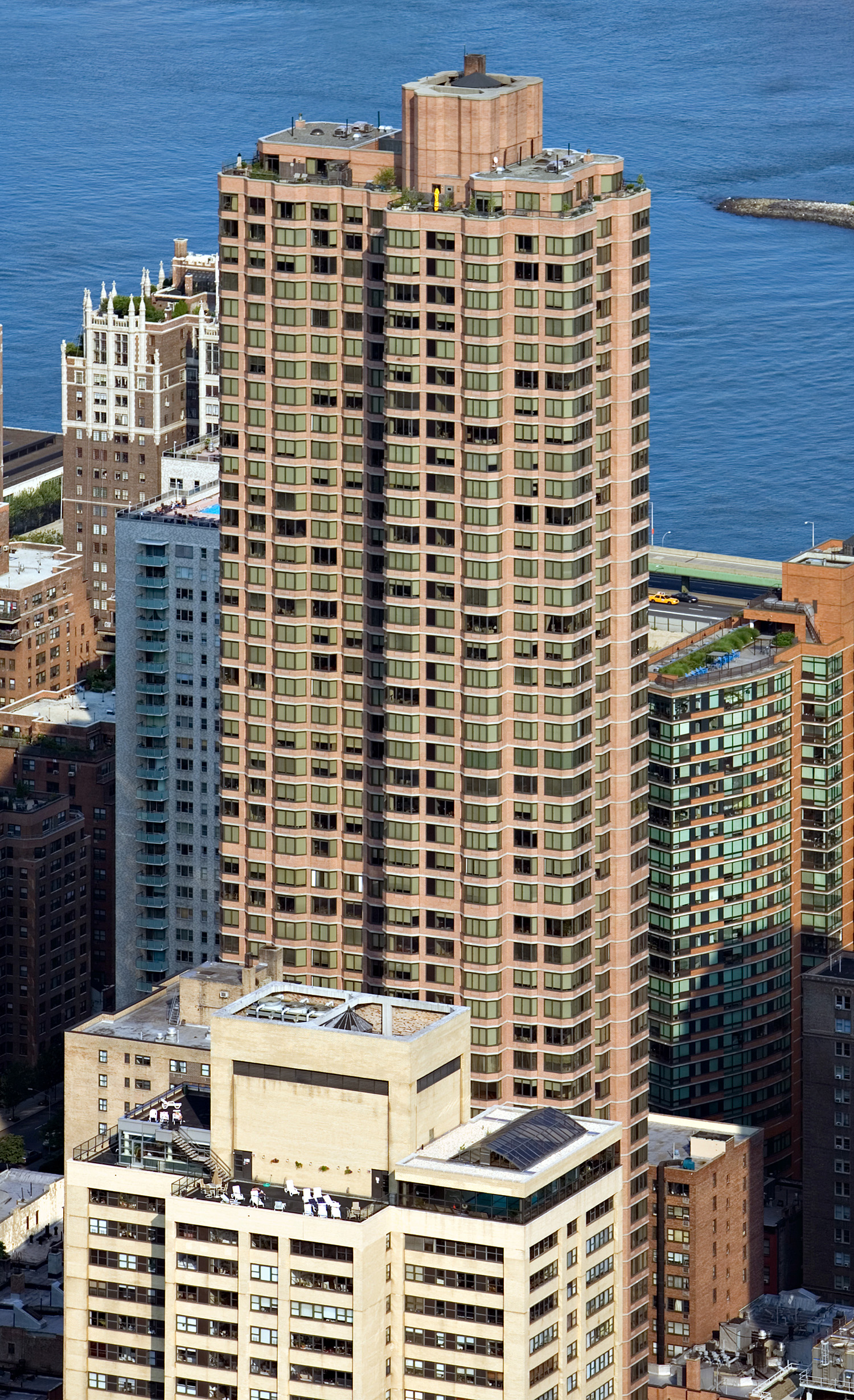 Paramount Tower, New York City - View from Empire State Building. © Mathias Beinling